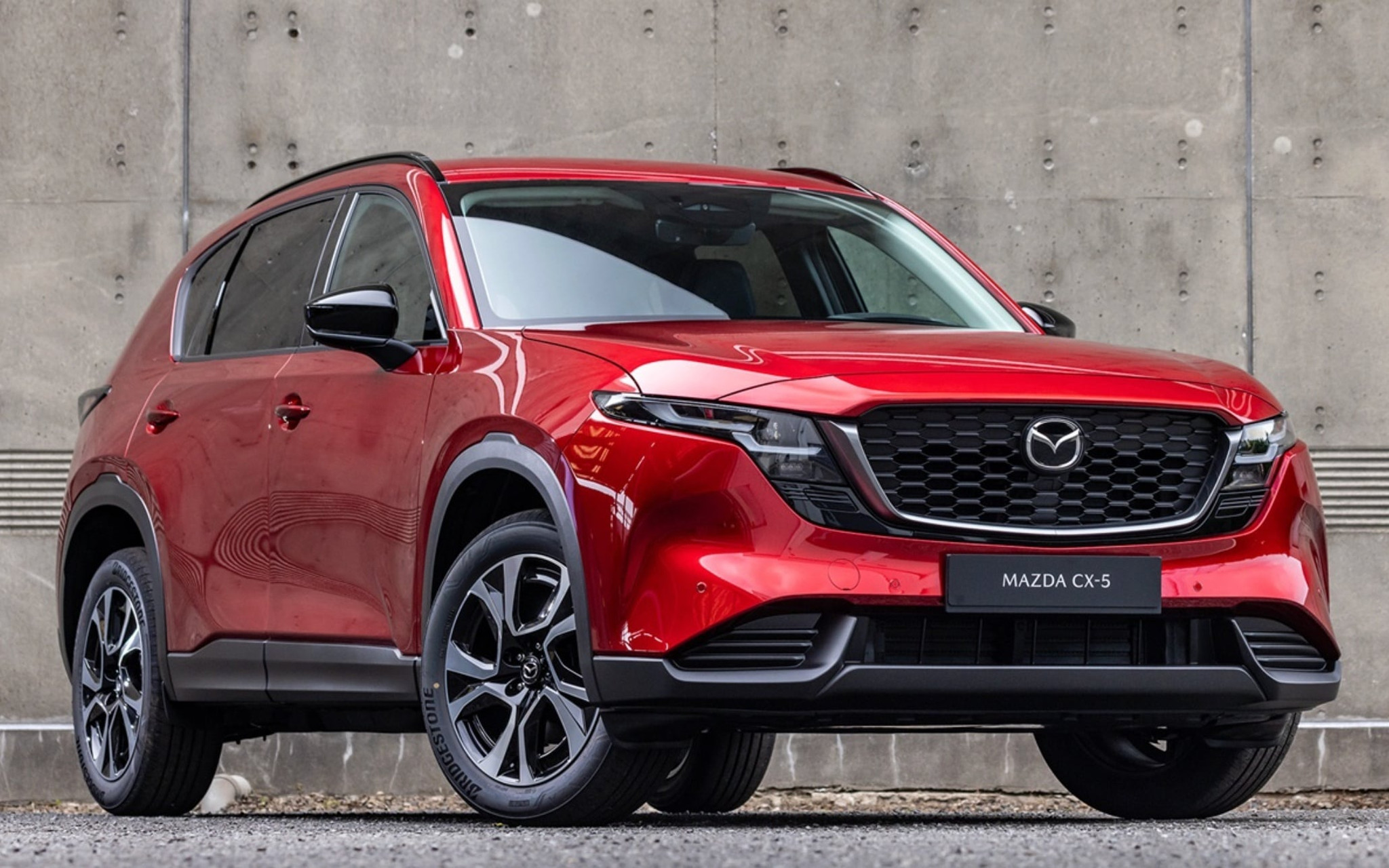 Doanh số ổn định qua các tháng giúp Mazda CX-5 duy trì vị thế vững chắc.