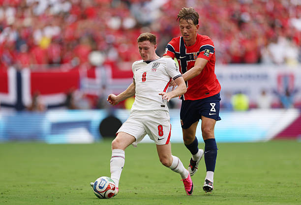 Sander Berge sở hữu kinh nghiệm dày dặn tại môi trường bóng đá Anh.