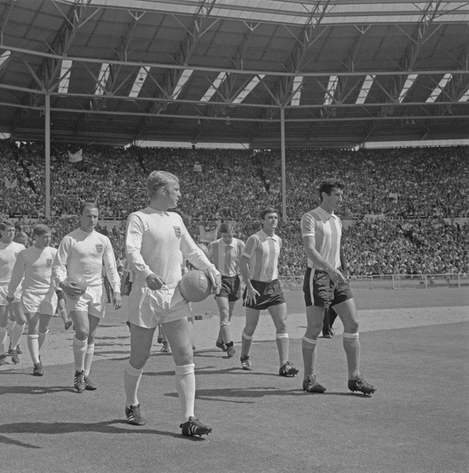 Trận đấu đầy kịch tính giữa Anh và Argentina tại World Cup 1966.