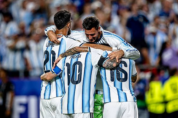 Các cầu thủ Argentina lộ rõ vẻ mệt mỏi sau những trận đấu căng thẳng kéo dài sang hiệp phụ.