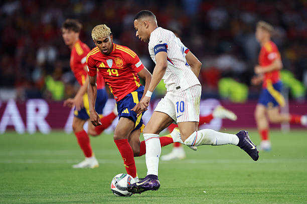 Yamal và Mbappe là hai cái tên đang được giới truyền thông nhắc đến nhiều nhất.