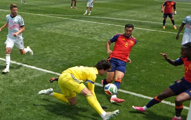 Mikel Merino ghi bàn thắng quan trọng vào lưới đội tuyển Bỉ.