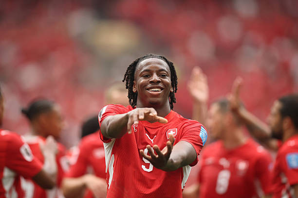 Johan Manzambi chuẩn bị gia nhập Aston Villa