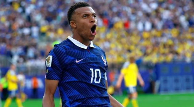 Kylian Mbappe trong màu áo đội tuyển Pháp tại World Cup.