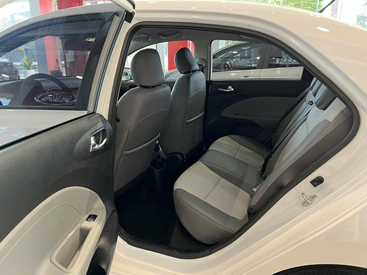 Hàng ghế sau của KIA Soluto có độ ngả tốt