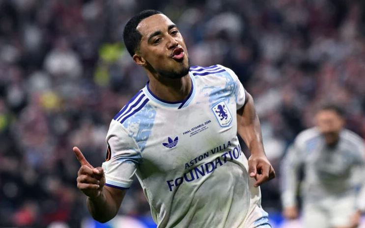 Youri Tielemans mang lại sự cân bằng cho hàng tiền vệ MU