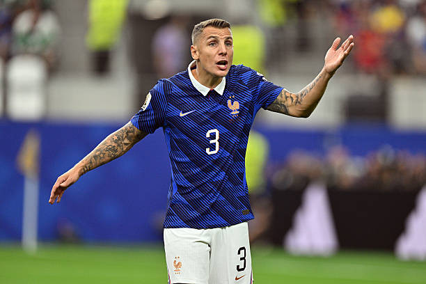 Lucas Digne mắc sai lầm dẫn đến quả phạt đền cho Pháp
