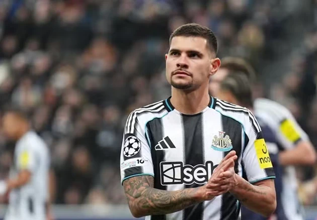 Bruno Guimaraes được cho rằng sẵn sàng từ chối Man City để đến Arsenal.