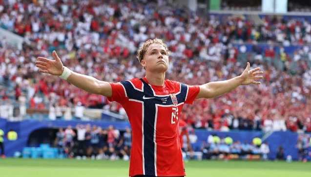 Andreas Schjelderup tỏa sáng trong màu áo Na Uy. Ảnh: Getty Images.