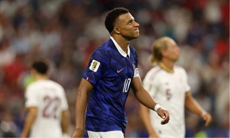 Sự thất vọng hiện rõ trên gương mặt Mbappe.