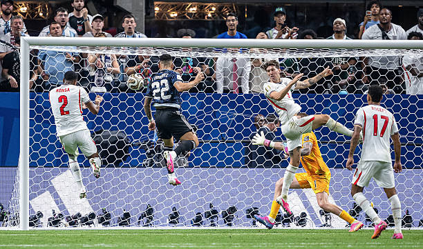 Lautaro Martinez toả sáng đúng lúc. Ảnh: Getty Images.