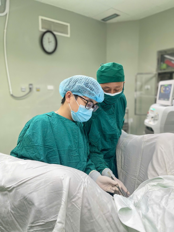 Người đàn ông Nghệ An nhập viện cấp cứu vì lợn húc gây tổn thương dương vật - Ảnh 1.