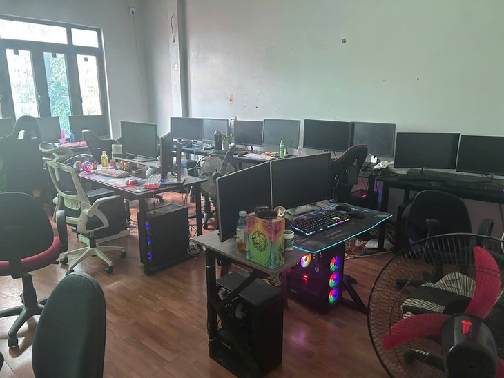 Triệt phá xưởng ‘hack’ tài khoản Facebook để bán kiếm lời - Ảnh 1.
