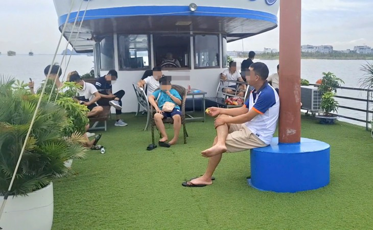 Không mặc áo phao khi đi tàu, thuyền: Hành khách sẽ bị xử phạt thế nào? - Ảnh 1.