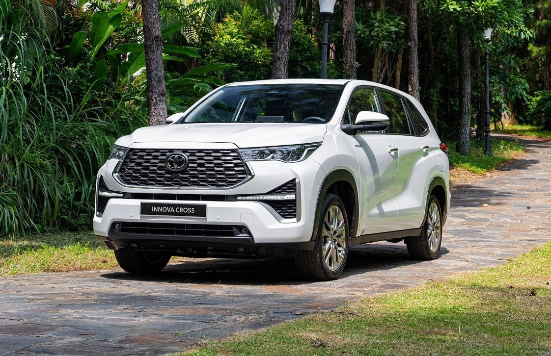Innova Cross bản hybrid. (Ảnh: TMV)