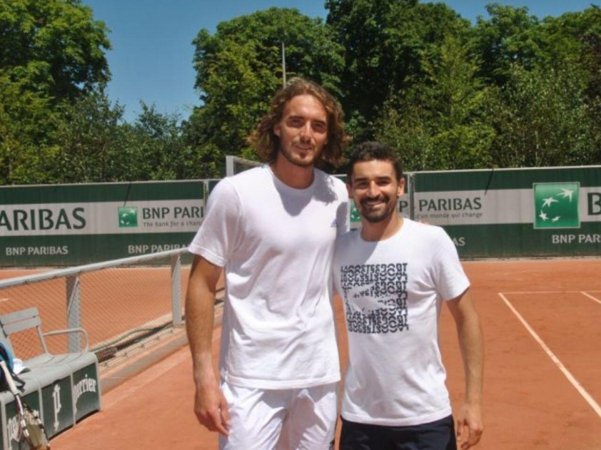 Tay vợt Samuel Bensoussan và Stefanos Tsitsipas