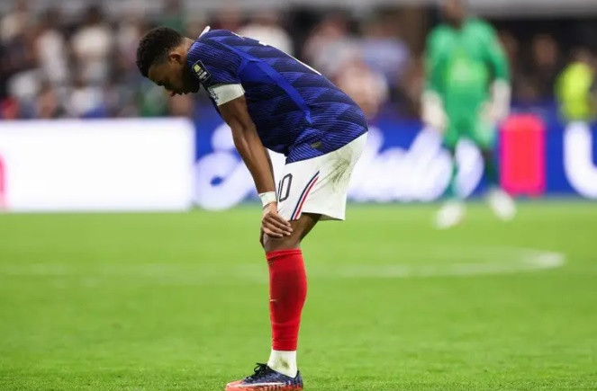 Kylian Mbappe thất vọng sau trận thua Tây Ban Nha tại bán kết World Cup 2026.
