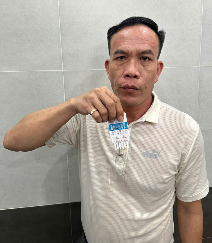 Khởi tố 2 đối tượng hành hung chủ nhà để đòi tiền đặt cọc- Ảnh 1.