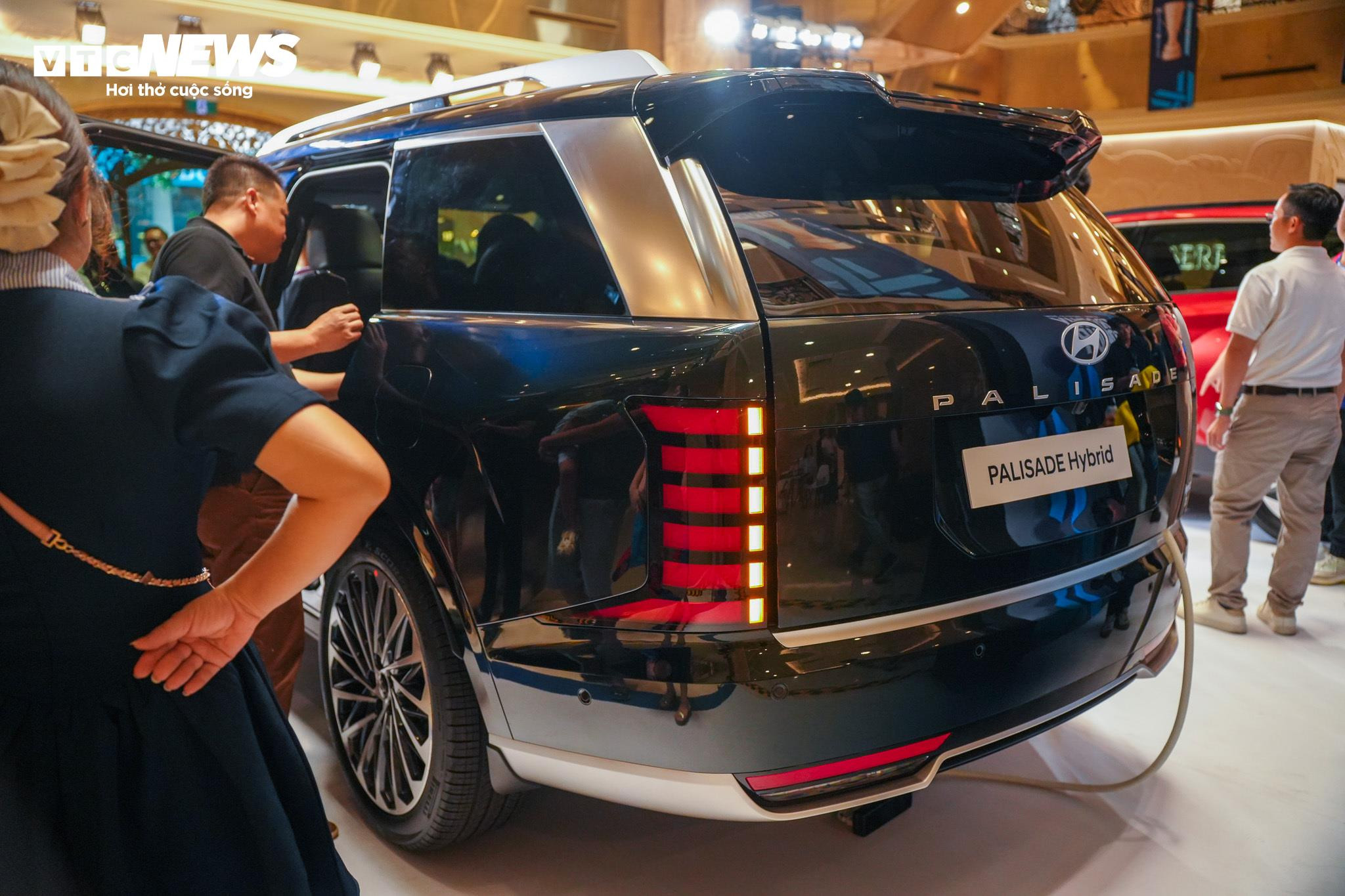 Hyundai Palisade Hybrid xuất hiện tại Việt Nam, giá dự kiến gần 2 tỷ đồng - 4
