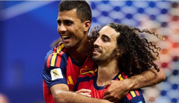 Các cầu thủ Tây Ban Nha ăn mừng chiến thắng tiến vào chung kết World Cup 2026.
