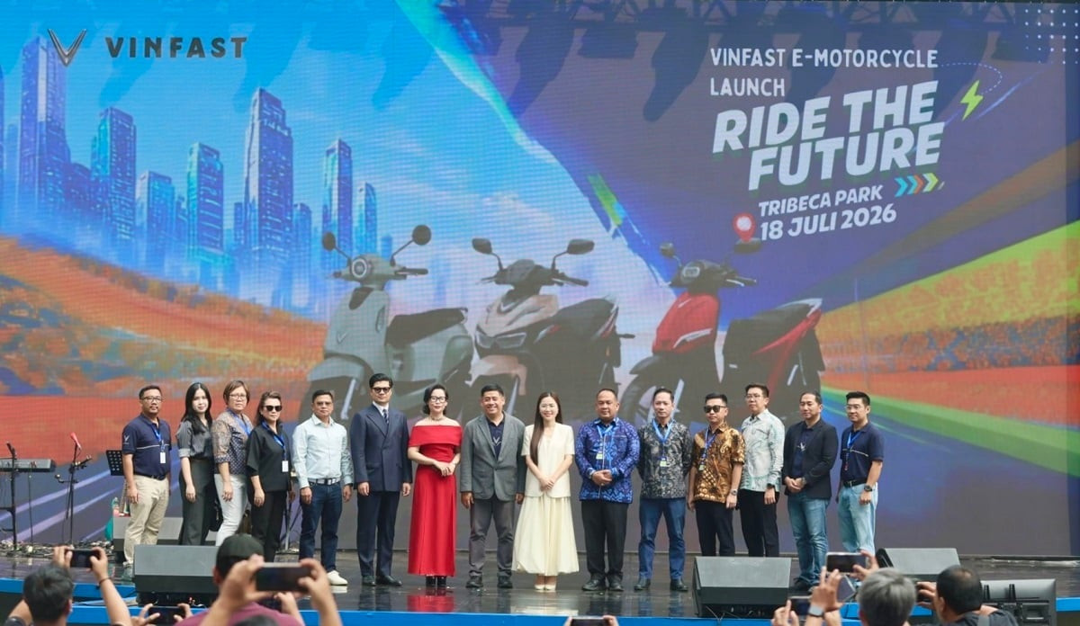 Đại diện VinFast và các khách mời tại buổi lễ.