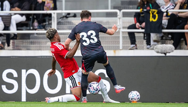 Tân binh Andrey Santos thi đấu tự tin trong màu áo Manchester United