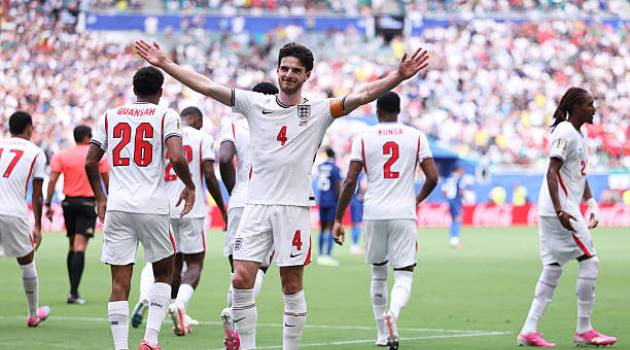 Declan Rice ăn mừng bàn thắng mở tỷ số cho đội tuyển Anh.