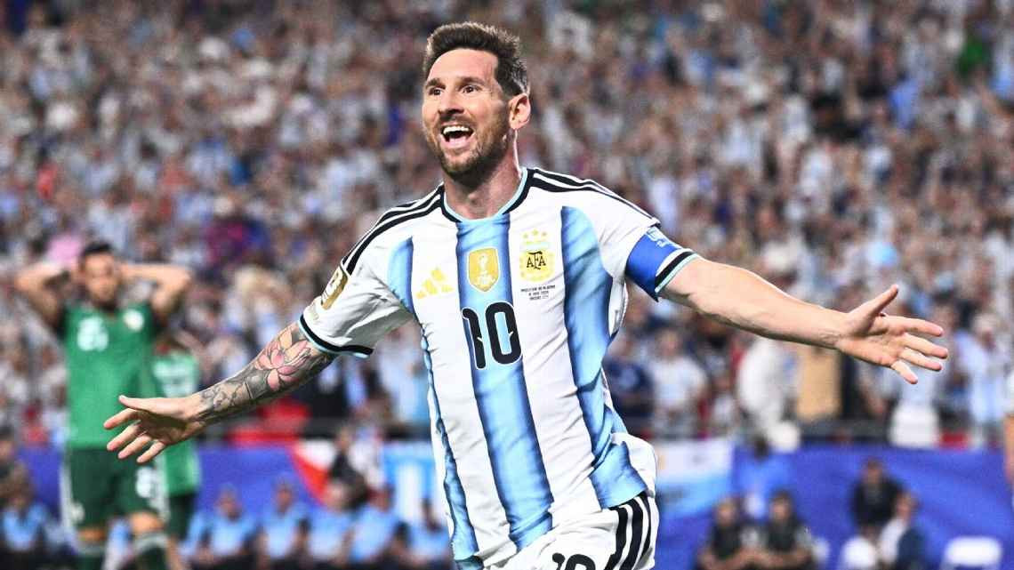 Lionel Messi đối mặt với thách thức lớn trước hàng phòng ngự Tây Ban Nha trong trận chung kết.