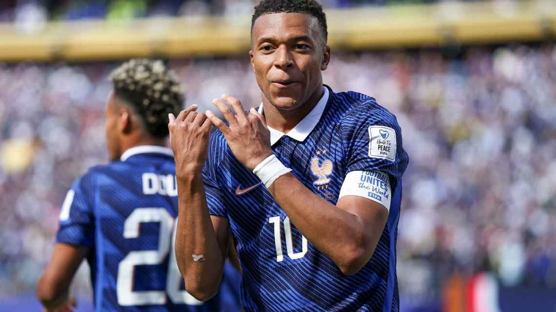 Kylian Mbappe đang dẫn đầu cuộc đua Chiếc giày vàng World Cup 2026 với 10 bàn thắng.
