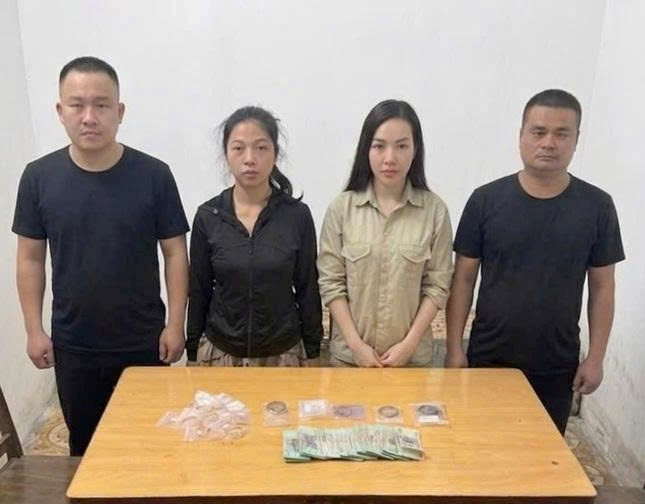 Làm vàng giả rồi lừa bán cho nhiều cửa hàng vàng- Ảnh 2.