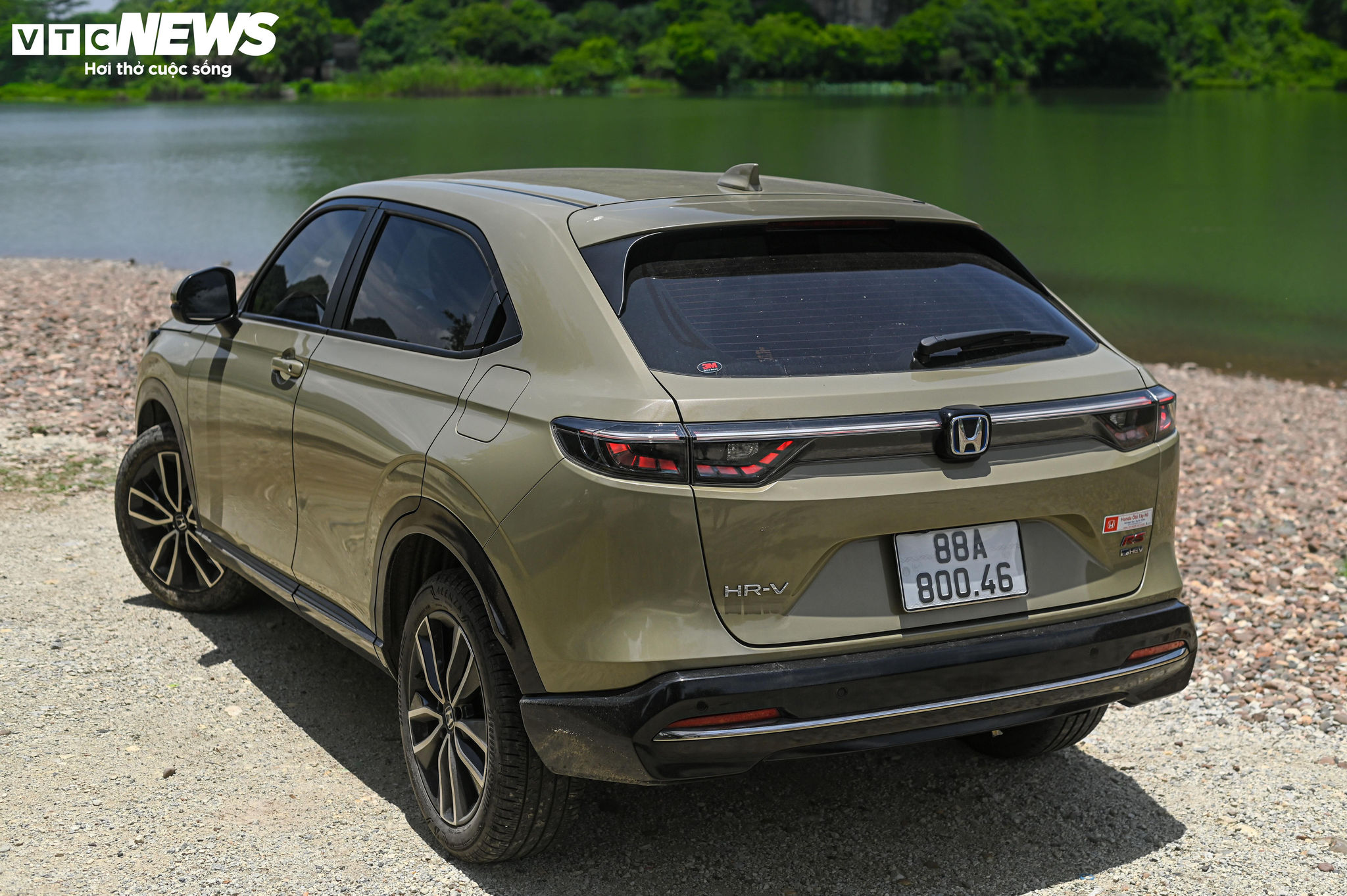 Cận cảnh Honda HR-V e:HEV RS: Mẫu xe của năm sở hữu động cơ hybrid tiết kiệm - 3