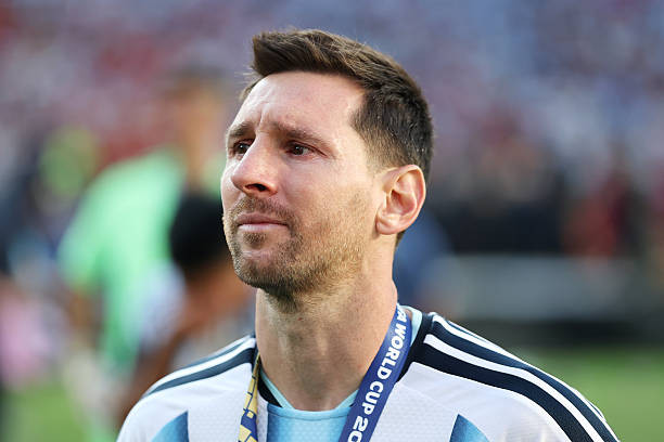 Lionel Messi mỉm cười đầy tự hào dù không thể giành cúp vàng