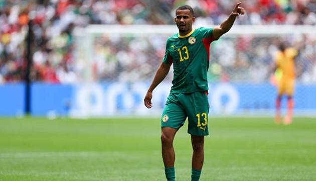 Tiền đạo Iliman Ndiaye trong màu áo Everton, mục tiêu chuyển nhượng hàng đầu của Manchester United hè 2026.