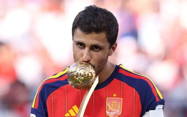 Tiền vệ Rodri nhận danh hiệu Quả bóng Vàng World Cup 2026