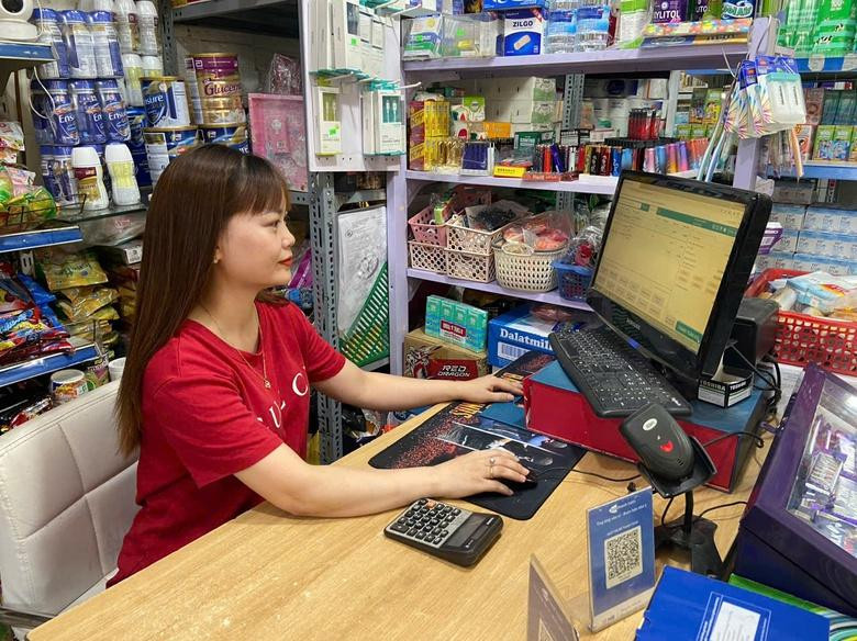 Hộ kinh doanh có doanh thu dưới 1 tỷ đồng chưa bắt buộc phải xuất hóa đơn điện tử theo quy định mới.