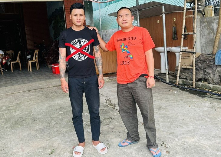 Vận động thành công 2 đối tượng truy nã ra đầu thú - Ảnh 1.