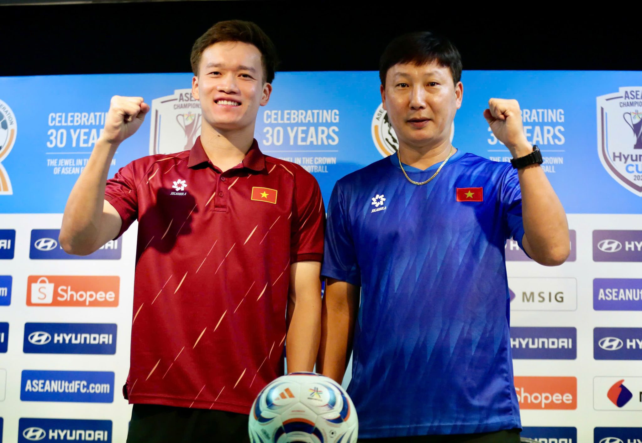 Bài toán xoay tua đội hình đặt lên vai ông Kim Sang-sik.