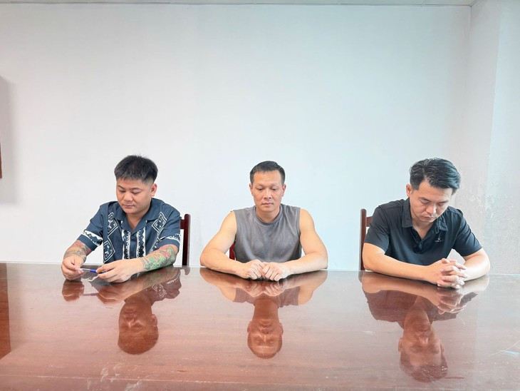 3 người bị bắt sau tin nhắn nhờ cá độ bóng đá- Ảnh 1.