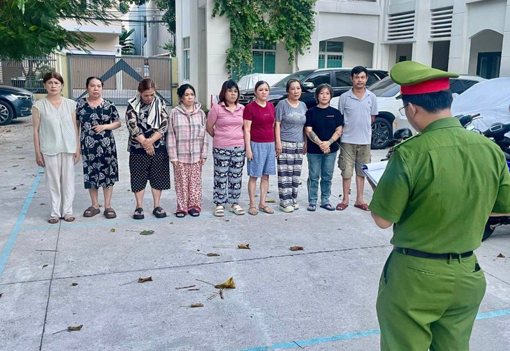 Ném điện thoại lên trần nhà vệ sinh để phi tang, lộ đường dây số đề gần 8 tỷ đồng- Ảnh 1.