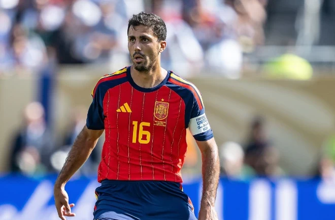 Real Madrid nỗ lực chiêu mộ tiền vệ Rodri từ Manchester City