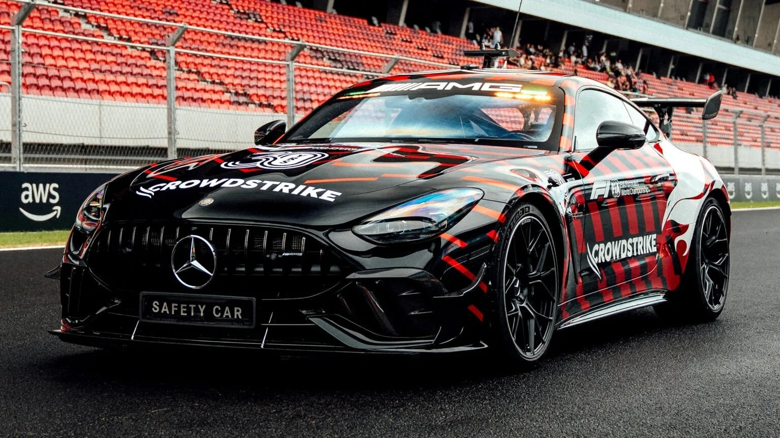 Mẫu xe an toàn Mercedes-AMG GT Track Series chính thức xuất hiện tại giải đua Công thức 1. (Ảnh: Carscoops)
