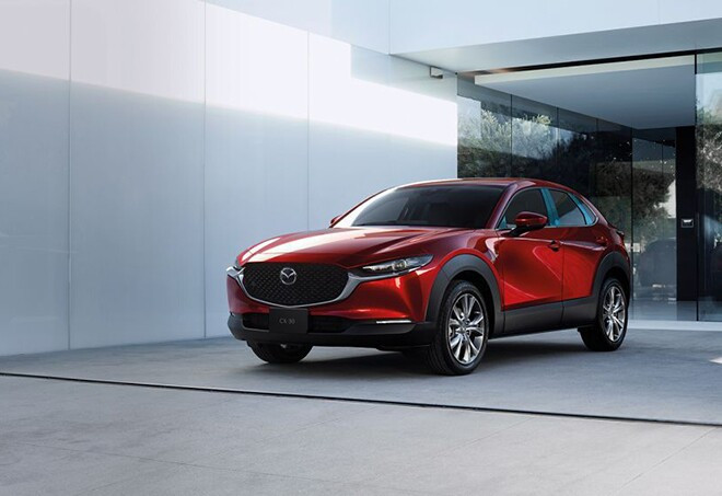 Góc nhìn ngang hông xe Mazda CX-30 2026