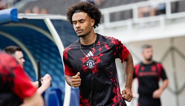Juventus muốn mượn Zirkzee.