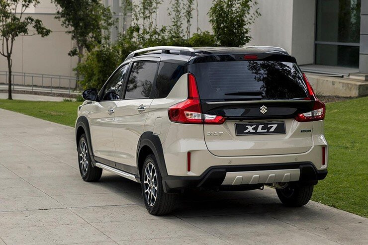 Phần đuôi xe Suzuki XL7 Hybrid