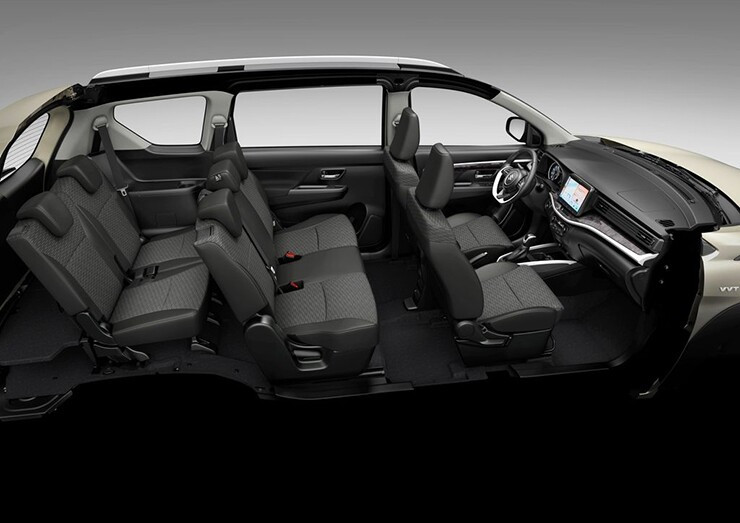 Hàng ghế sau rộng rãi của xe Suzuki XL7 Hybrid