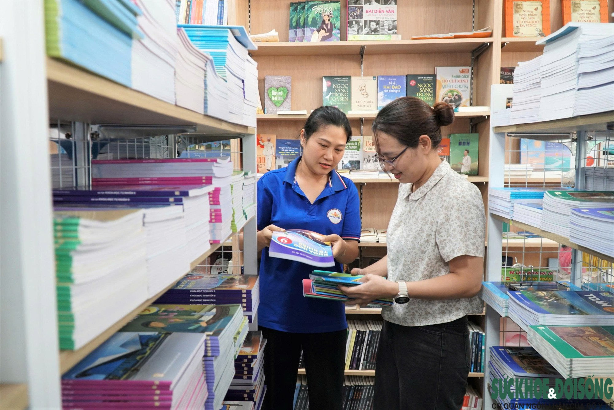 Năm đầu thống nhất một bộ sách giáo khoa: Giá giảm, không còn cảnh chạy tìm sách - Ảnh 3.