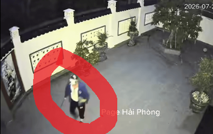 Sự thật bất ngờ về 'người lạ' cầm dao đột nhập nhà dân lúc rạng sáng - Ảnh 1.