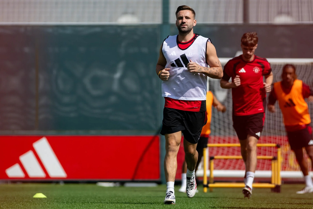 Luke Shaw là lựa chọn an toàn và dày dạn kinh nghiệm. Ảnh: Manchester United FC.