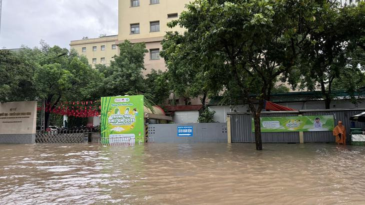 Hệ thống thời tiết gây mưa lớn đã suy yếu, miền Bắc chỉ còn mưa rải rác- Ảnh 1.