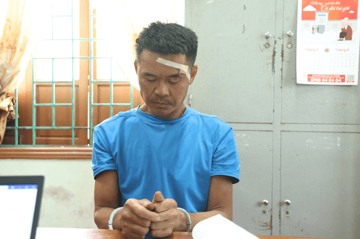 Dùng rựa chém bị thương 2 cán bộ công an rồi cố thủ trong nhà- Ảnh 1.